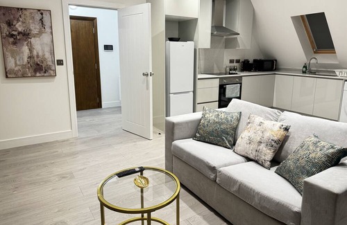 Stanwell Apartment | Serene Oasis Near Heathrow Airport