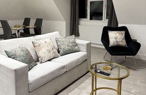 Stanwell Apartment | Serene Oasis Near Heathrow Airport