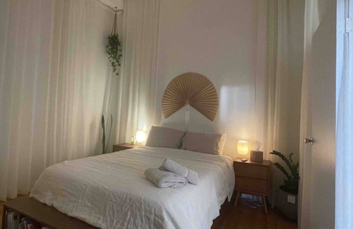 Hoboken Apartment | Brooklyn: Sun Drenched Top Floor One Bedroom