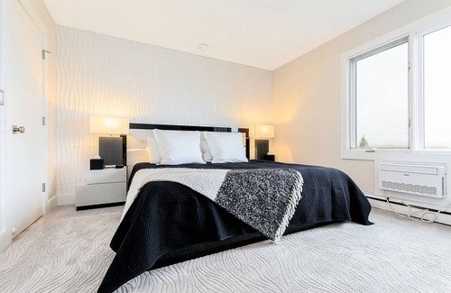 Acme Condo | One of a kind 3BDR Condo - 5736