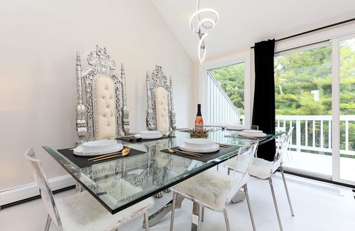 Acme Condo | One of a kind 3BDR Condo - 5736