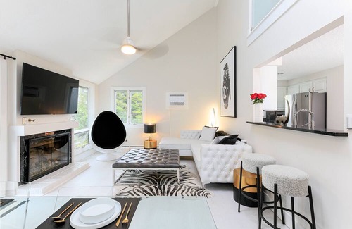 Acme Condo | One of a kind 3BDR Condo - 5736