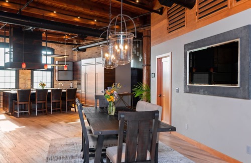 Traverse City Condo | Exquisite 3BDR Penthouse in Downtown TC