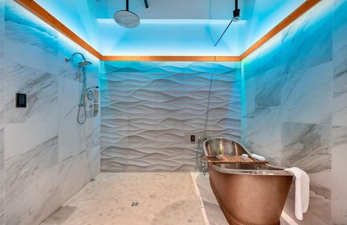 Traverse City Condo | Exquisite 3BDR Penthouse in Downtown TC