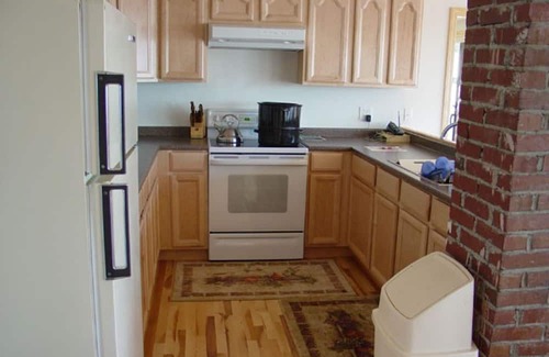 Spruce Head Cottage | Cozy cottage right on the water