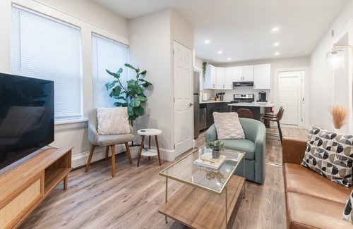 Montclair Apartment | 2 Bedroom, 2 Bathroom + Office/den in Montclair! Laundry, Parking, Pets welcome!