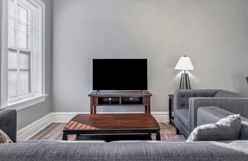 Shaw House | Beautiful, Rehabbed Four-Unit in Shaw Community