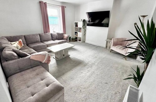 Rochdale Apartment | Inviting 2-Bed Apartment in Rochdale