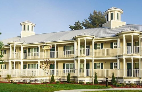 South Lee Condo | Holiday Inn Club Vacations Oak N' Spruce 2br suite Friday check-ins