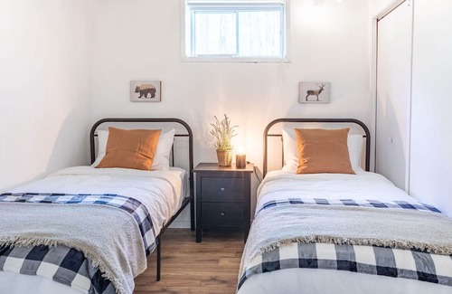 Trent Lakes Cottage | Fun, Relaxing Cottage w Hot Tub & Sauna