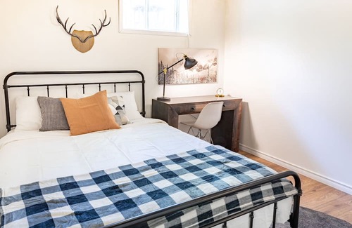 Trent Lakes Cottage | Fun, Relaxing Cottage w Hot Tub & Sauna