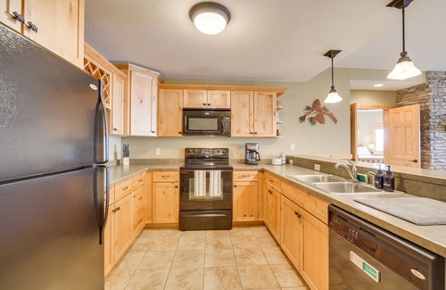 Two Harbors Condo | Waterfront Two Harbors Condo w/ Indoor Pool Access