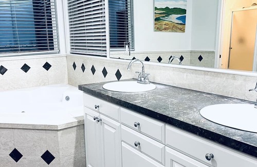 Wilsonville House | Cascade Family Retreat centrally located near all Portland Oregon’s finest!