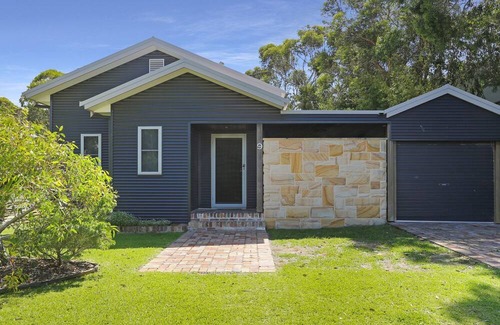 Hawks Nest House | Russell Street Retreat