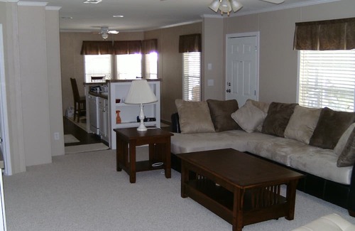 Crystal River House | 1 Acre Pristine Air 2+ Bdrm Home with Garden and Greenhouse near Crystal River