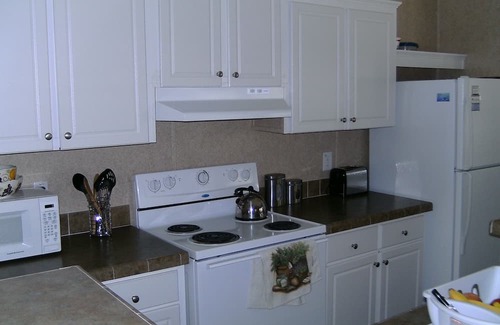 Crystal River House | 1 Acre Pristine Air 2+ Bdrm Home with Garden and Greenhouse near Crystal River