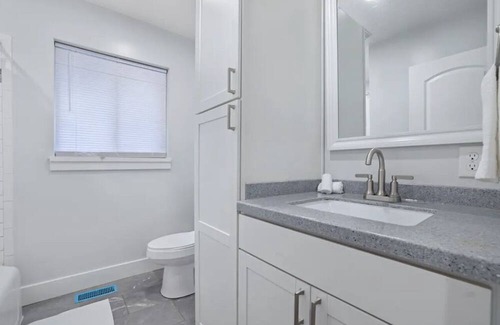 Dayton House | Terrific 3-bedroom house in Dayton with WiFi, AC
