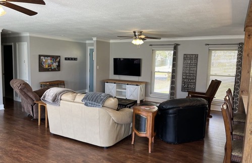 Russellville House | Cozy house in a friendly neighborhood in the heart of Russellville