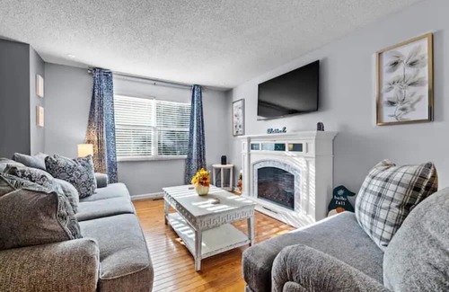 Ashley Oaks House | Knox Comfy Chic