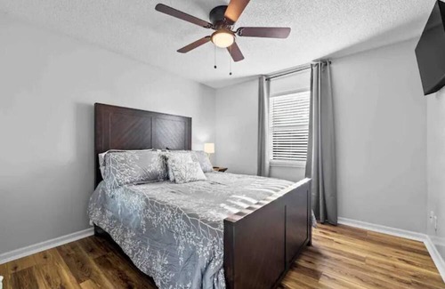 Ashley Oaks House | Knox Comfy Chic