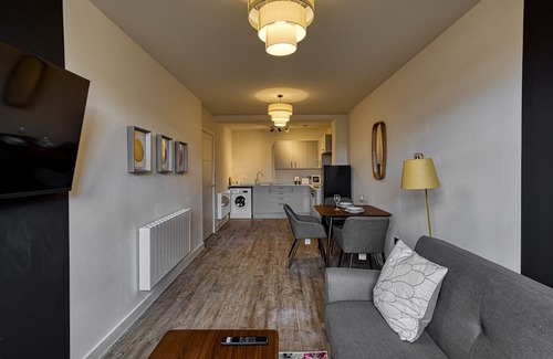 Southport Apartment | Renaissance 3: 1 BR in Southport's Premier Block
