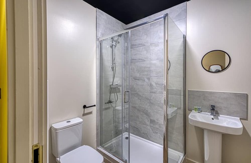 Southport Apartment | Renaissance 1: 1 BR in Southport's Premier Block