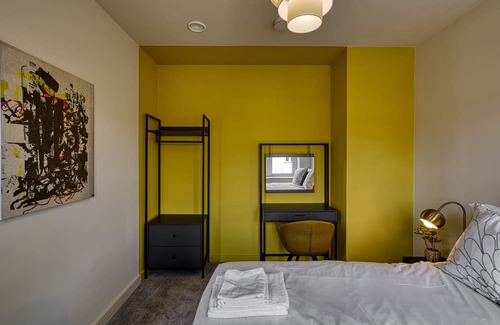 Southport Apartment | Renaissance 1: 1 BR in Southport's Premier Block