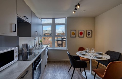Southport Apartment | Renaissance 2: 2 BR in Southport's Premier Block