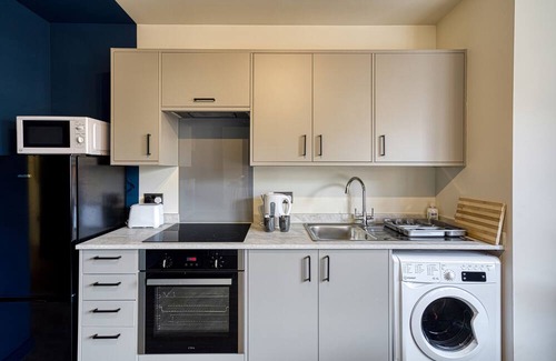 Southport Apartment | Renaissance 4: 1 BR in Southport's Premier Block