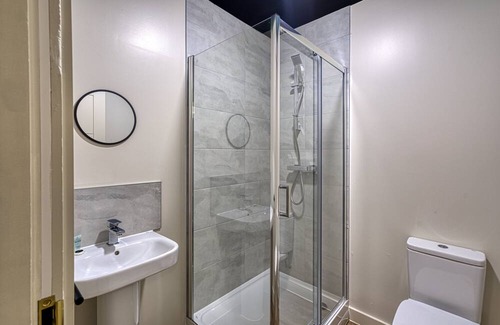 Southport Apartment | Renaissance 4: 1 BR in Southport's Premier Block