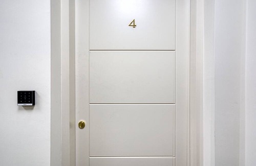 Southport Apartment | Renaissance 4: 1 BR in Southport's Premier Block