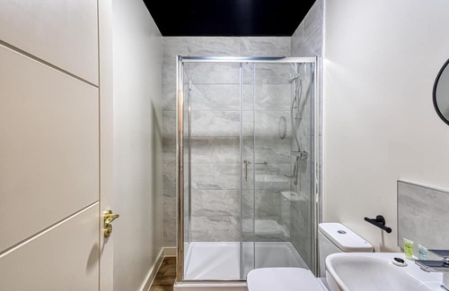 Southport Apartment | Renaissance 6: 1 BR in Southport's Premier Block