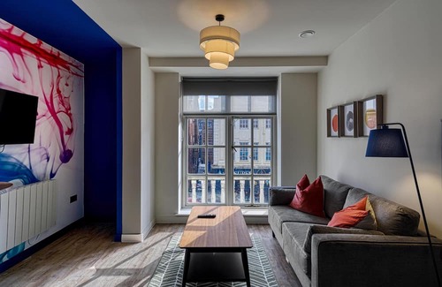 Southport Apartment | Renaissance 6: 1 BR in Southport's Premier Block