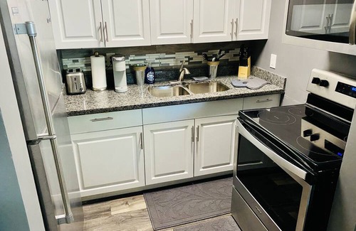 Croissant Park House | Your Cozy 1-bedroom🏡Home away from Home near FLL✈️Beaches🏝NightLife💃🕺