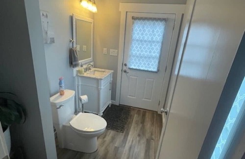 Goodlettsville Cottage | Cozy Cottage in Enjoyable Goodlettsville with WiFi, AC, minutes from downtown.