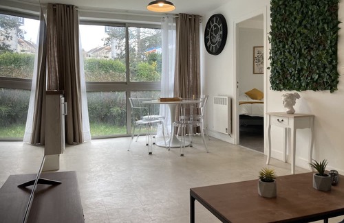 Longjumeau Apartment | Beautiful apartment near Paris / Orly / RER C