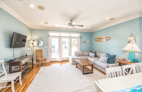 Wilmington Beach House | Spacious 6-bedroom ocean view home, 1 minute walk to beach!