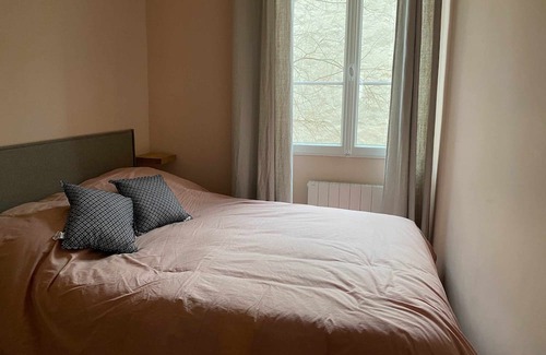 Saint-Lambert Apartment | Charming renovated apartment near the beach