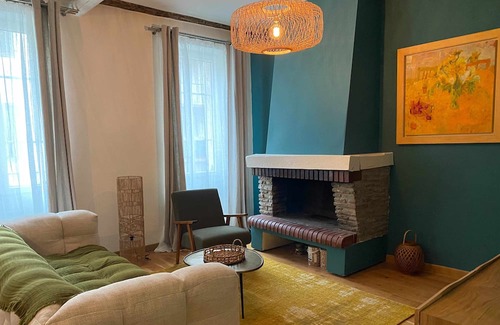 Saint-Lambert Apartment | Charming renovated apartment near the beach