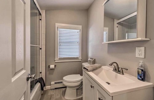 Point Pleasant Apartment | 1 Mile to Point Pleasant Boardwalk and .5 mile to Charlie's of Bay Head!