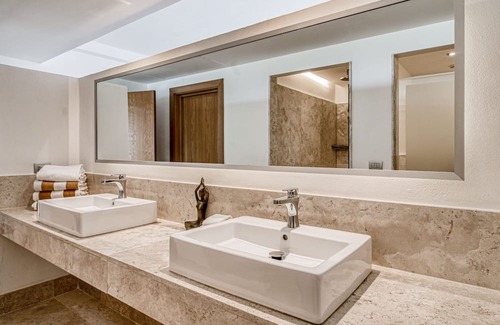 Playa Mujeres Apartment | 4th-floor resort apt with outdoor pools, pool spas, tennis, gym, & balcony
