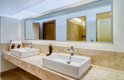 Playa Mujeres Apartment | 4th-floor resort apt with outdoor pools, pool spas, tennis, gym, & balcony
