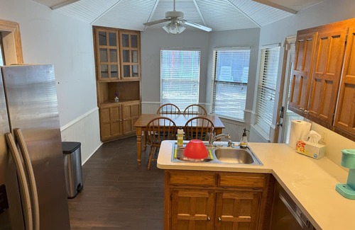 Southwest Arlington House | Pineapple Paradise