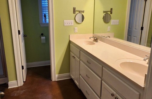 Addis House | Quiet Country Home Near LSU and Southern and Downtown Baton Rouge!
