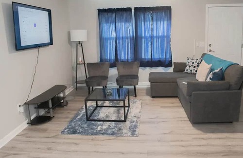Goose Creek House | Opuluxe Blue Horizon Hideaway Sleeps 8