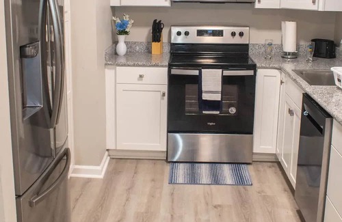 Goose Creek House | Opuluxe Blue Horizon Hideaway Sleeps 8