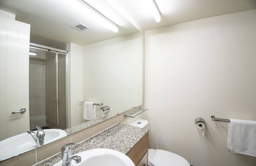 Battery Hill Apartment | 2 Bedroom apartment close to beach