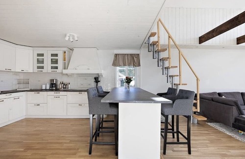 Olofstorp Villa | Mysigt hus med Jacuzzi i Olofstorp