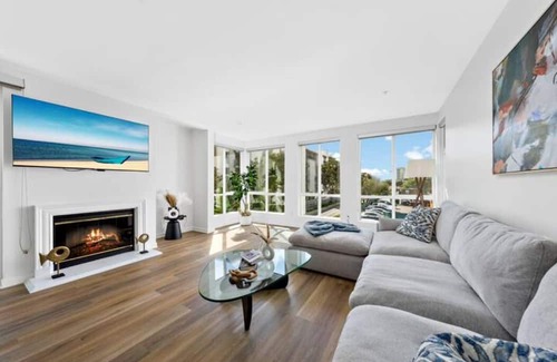Marina del Rey Apartment | Bleu Mer Spacious Beach view