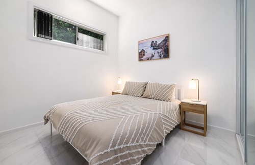 North Curl Curl Cottage | Seaside Cottage - Relaxing, quiet and private.